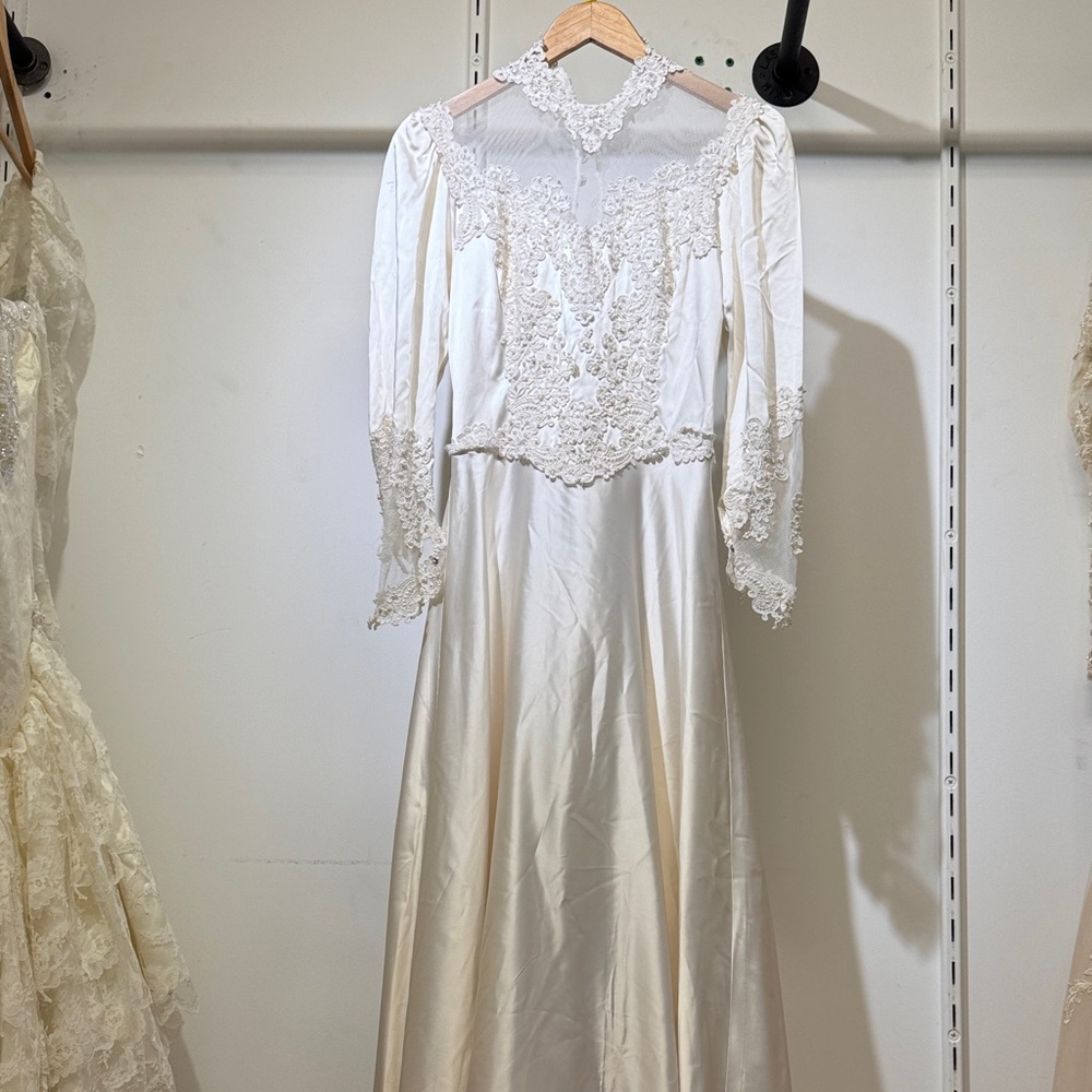 Vintage (60s-70s) White Lace Women's Dress